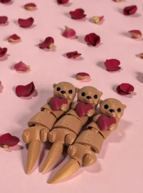 Tres nutrias articuladas abrazando corazones rojos